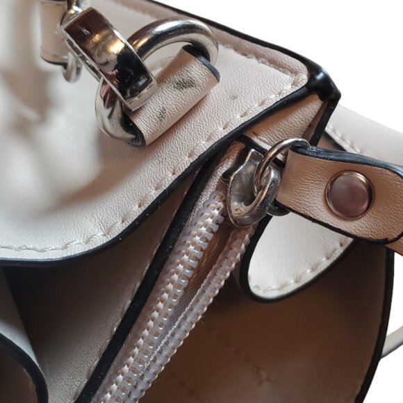 Cream colored Roots Handbag - Picture 5 of 6